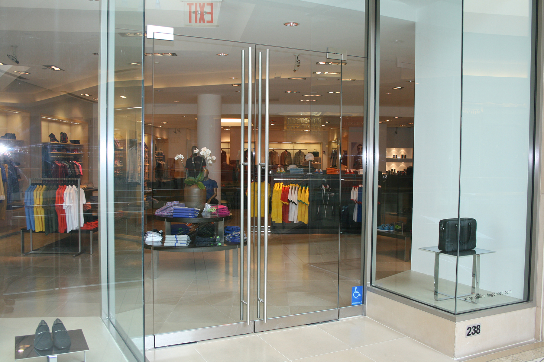 The Application of Glass Door Hardware in Retail Stores